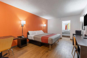  Motel 6-Bryan, TX - University Area  Брайан
